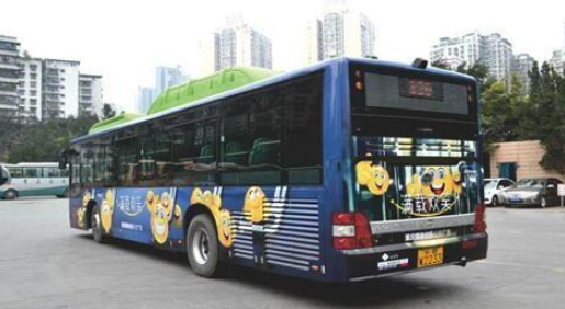 公交车身广告