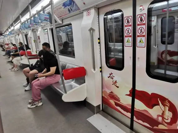 奋进号主题列车