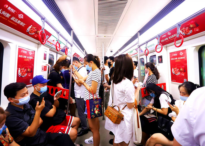 蟹都汇地铁广告