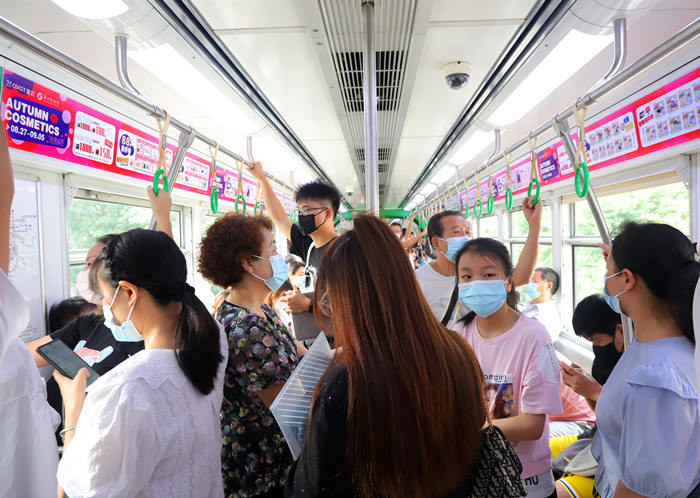 重百商场地铁广告