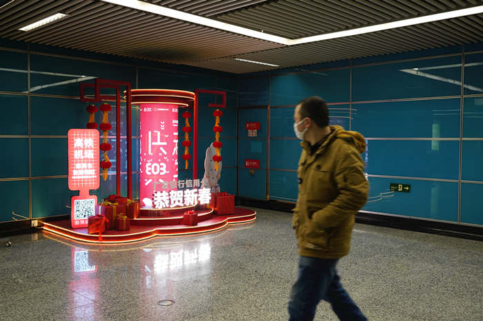 广发银行地铁站内创意美陈案例