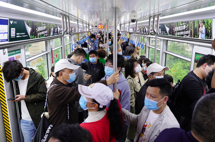 三青鸟婚恋地铁广告