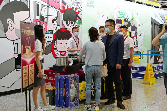 广发银行信用卡地铁站摆展案例