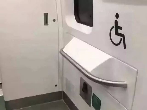 轮椅固定器