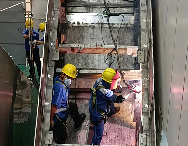 大坪站电扶梯大修改造
