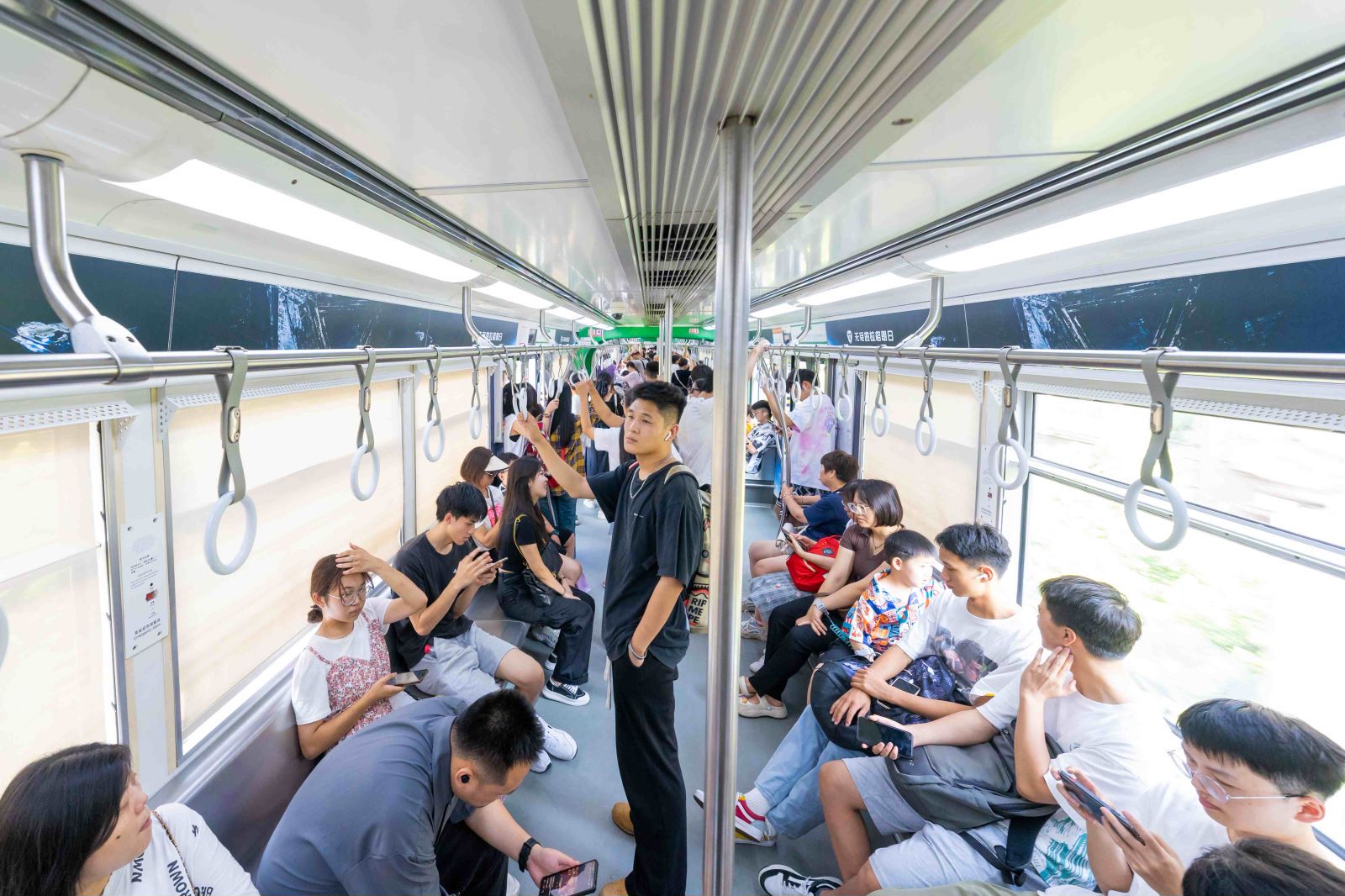 无尽的拉格朗日地铁广告投放案例