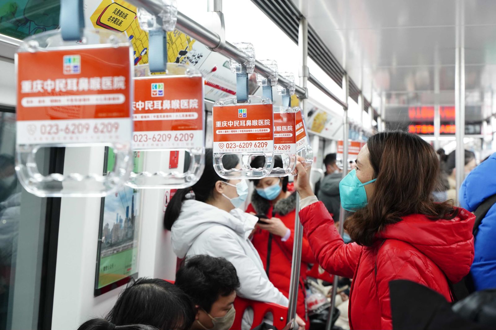 中民耳鼻喉地铁拉手广告投放案例