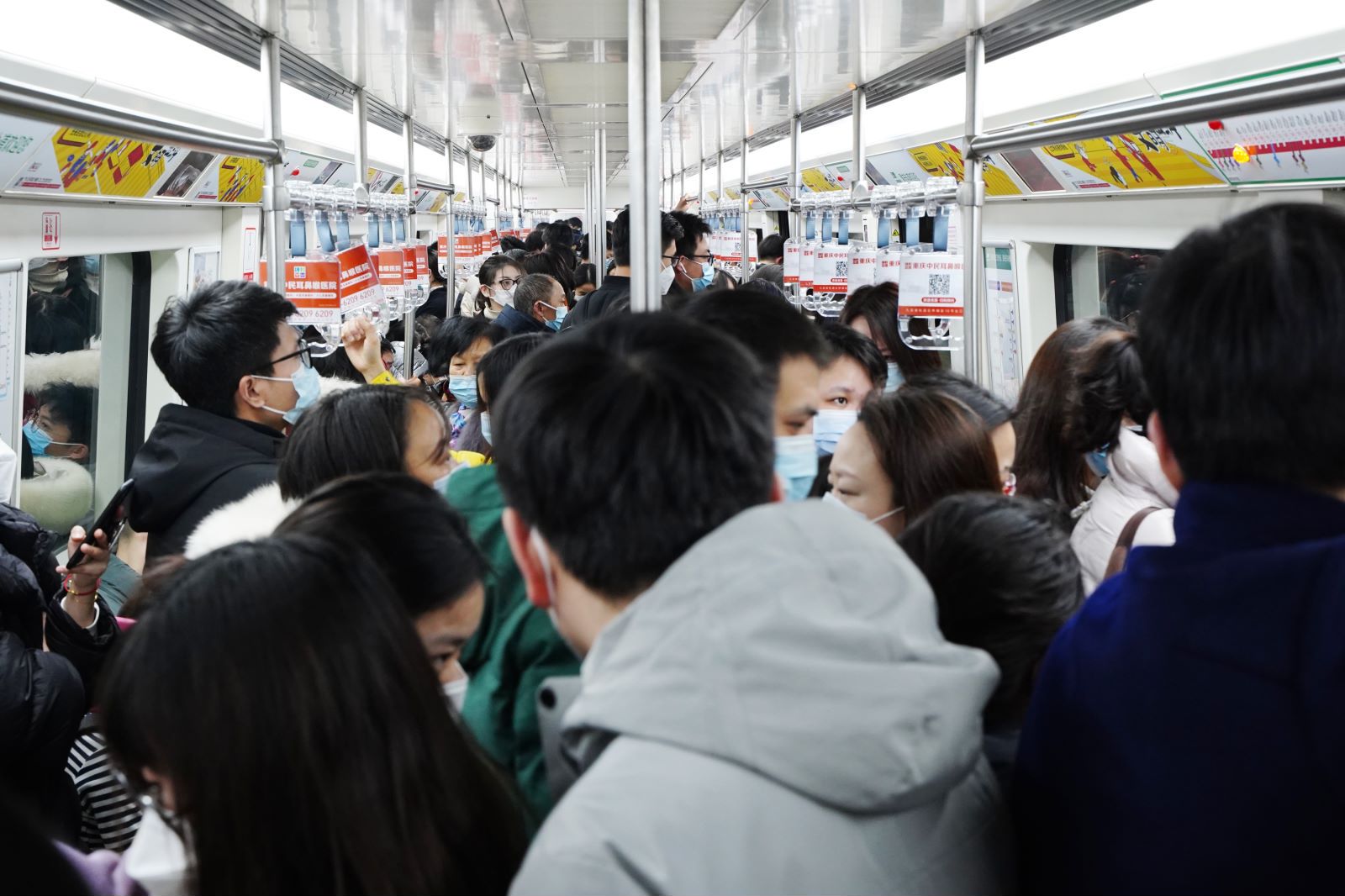 中民耳鼻喉地铁拉手广告投放案例