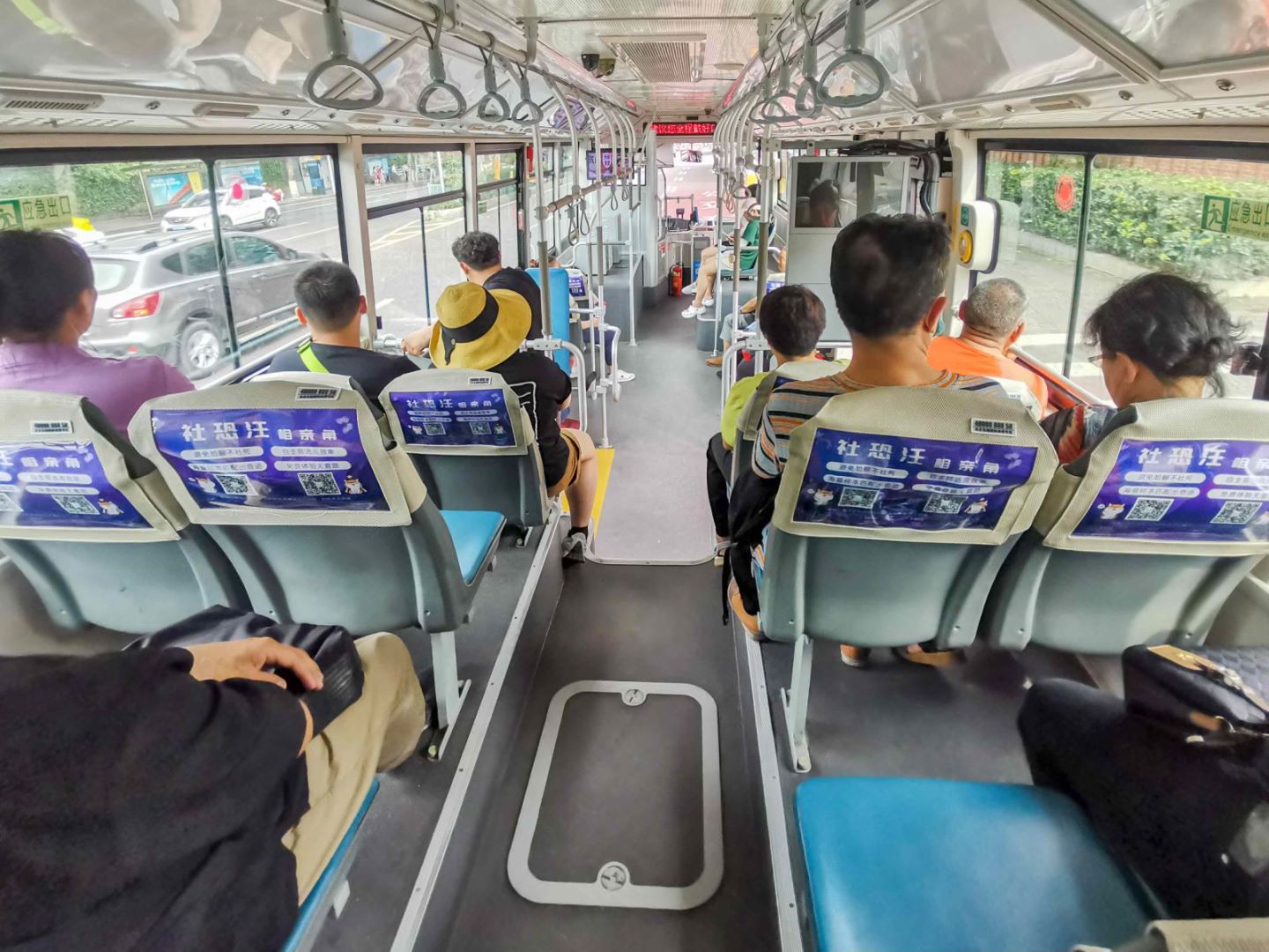 社恐汪相亲角公交广告投放案例