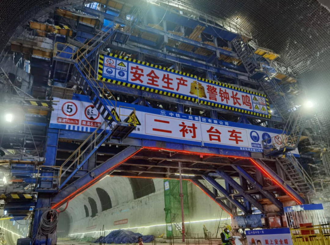 重庆轨道交通15号线一期建设现场