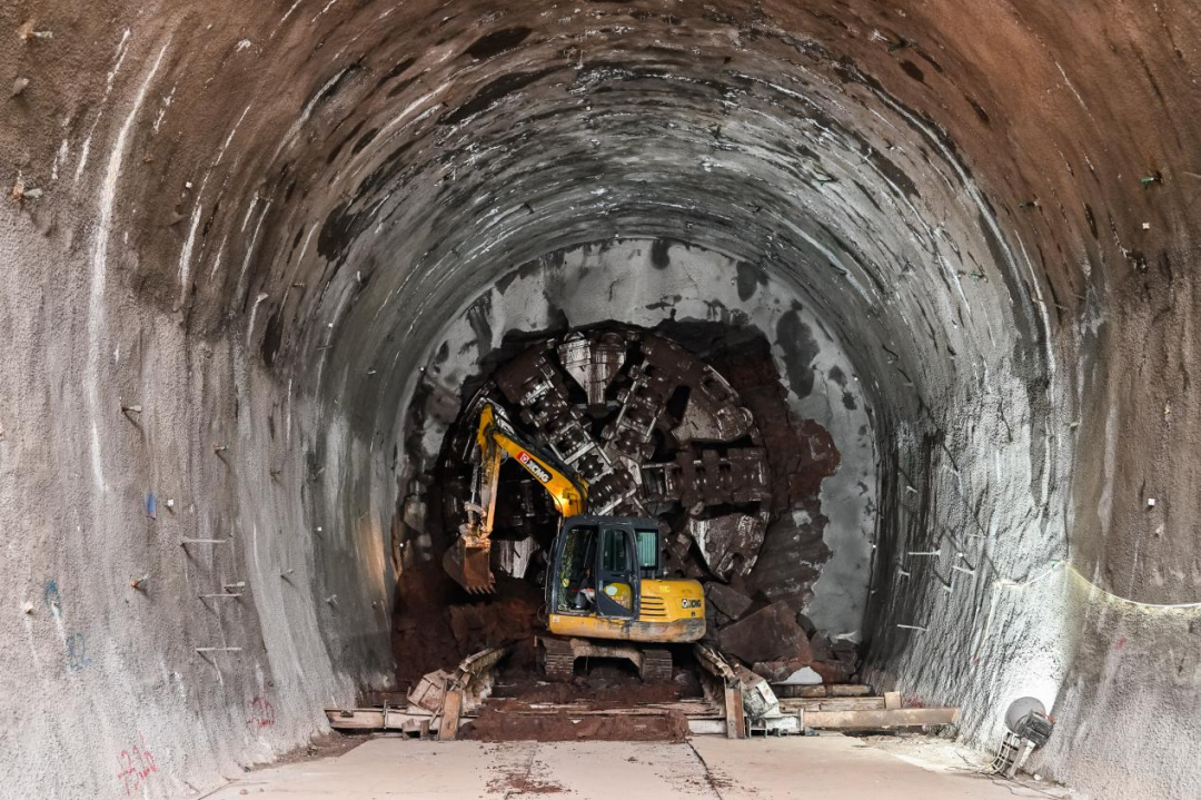 重庆轨道交通6号线东延工程隧道施工现场图