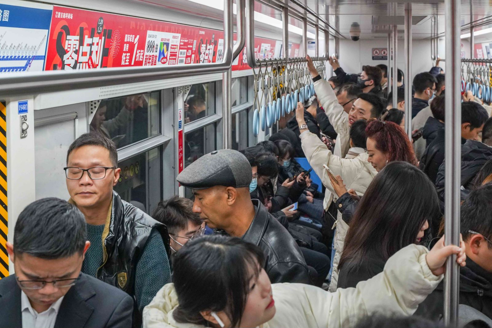 重百南坪商场地铁广告投放案例实景图