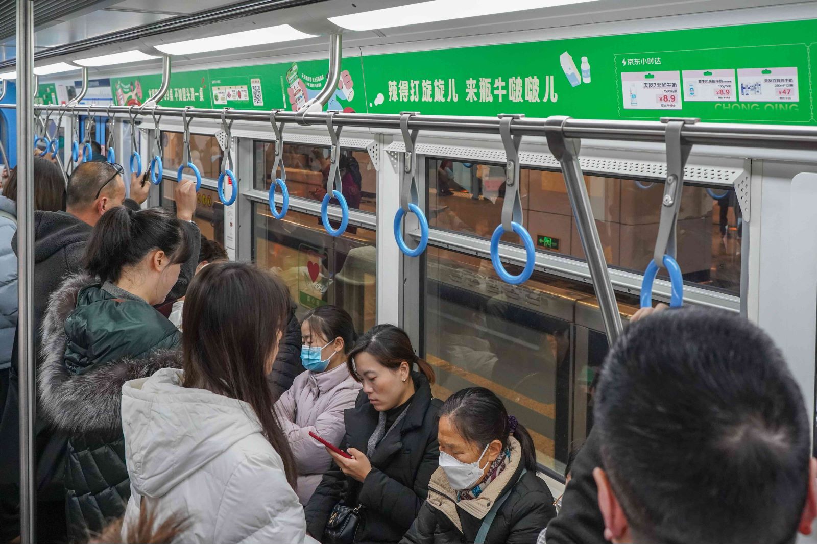 京东小时达投放重庆地铁品牌专列广告案例
