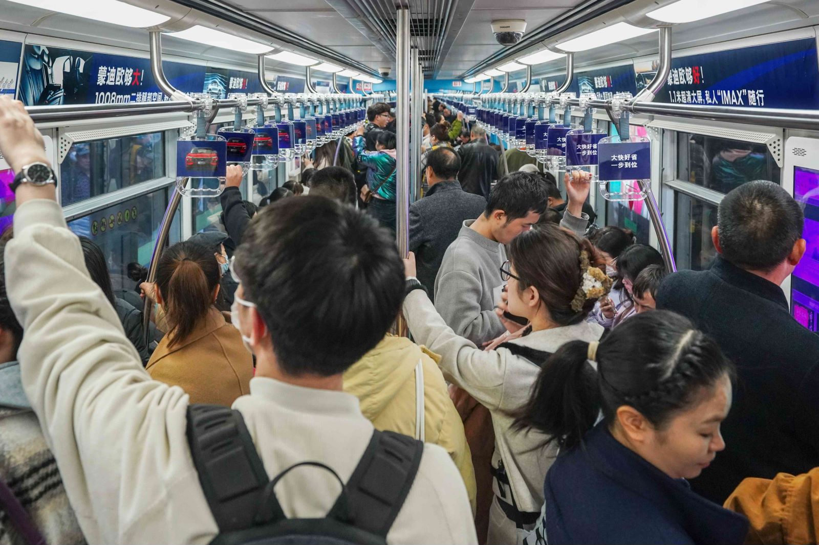 重庆长安福特地铁广告投放案例图
