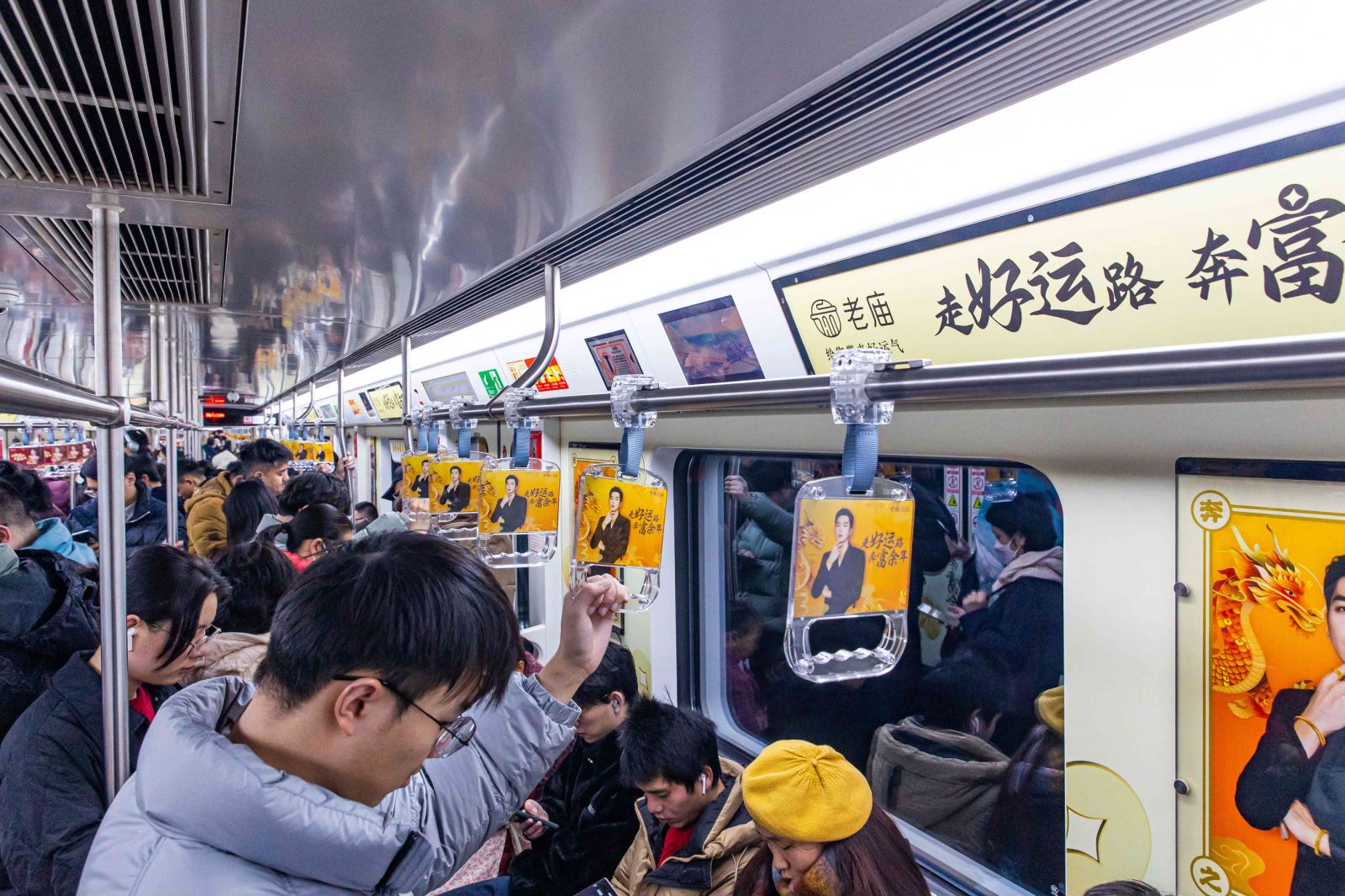 重庆老庙黄金地铁广告投放案例实景图