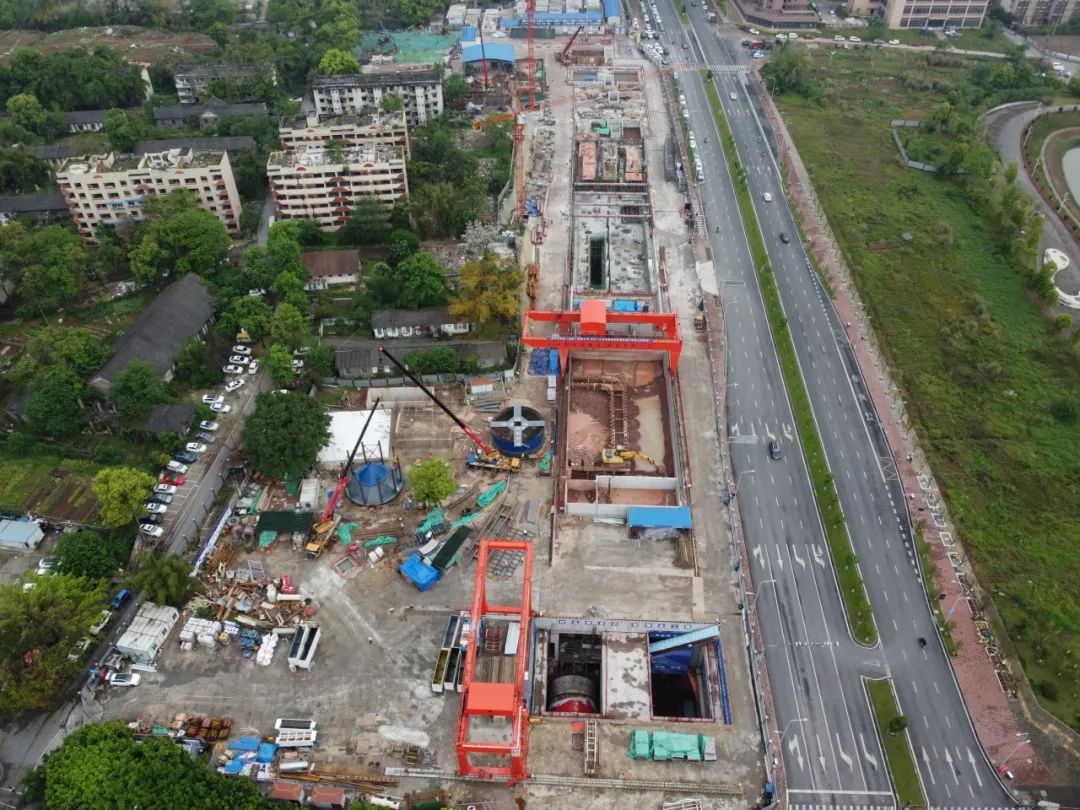 重庆地铁15号线二期陈家桥地铁站施工现场