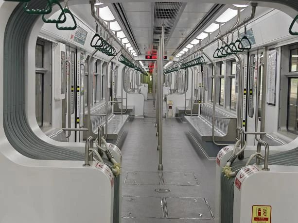 重庆地铁2号线“4改8”新车采用LED灯照明