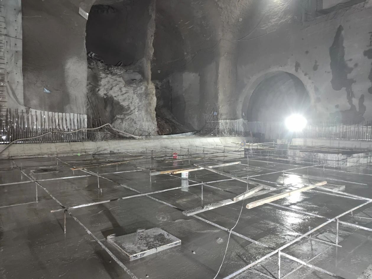 重庆地铁4号线西延伸段大石坝站主体仰拱施工完成