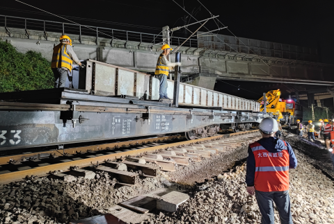重庆地铁15号线二期建设现场 