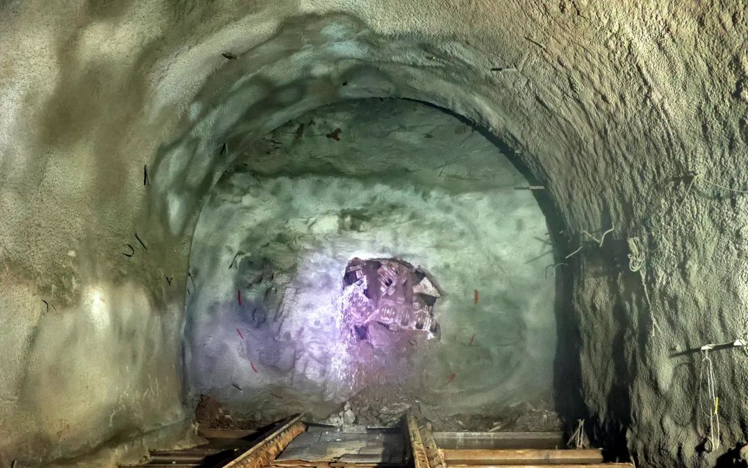 重庆地铁4号线西延伸段施工中