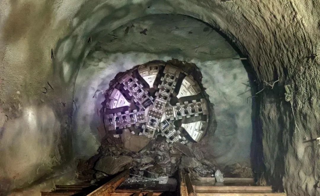 重庆地铁4号线西延伸段建设现场