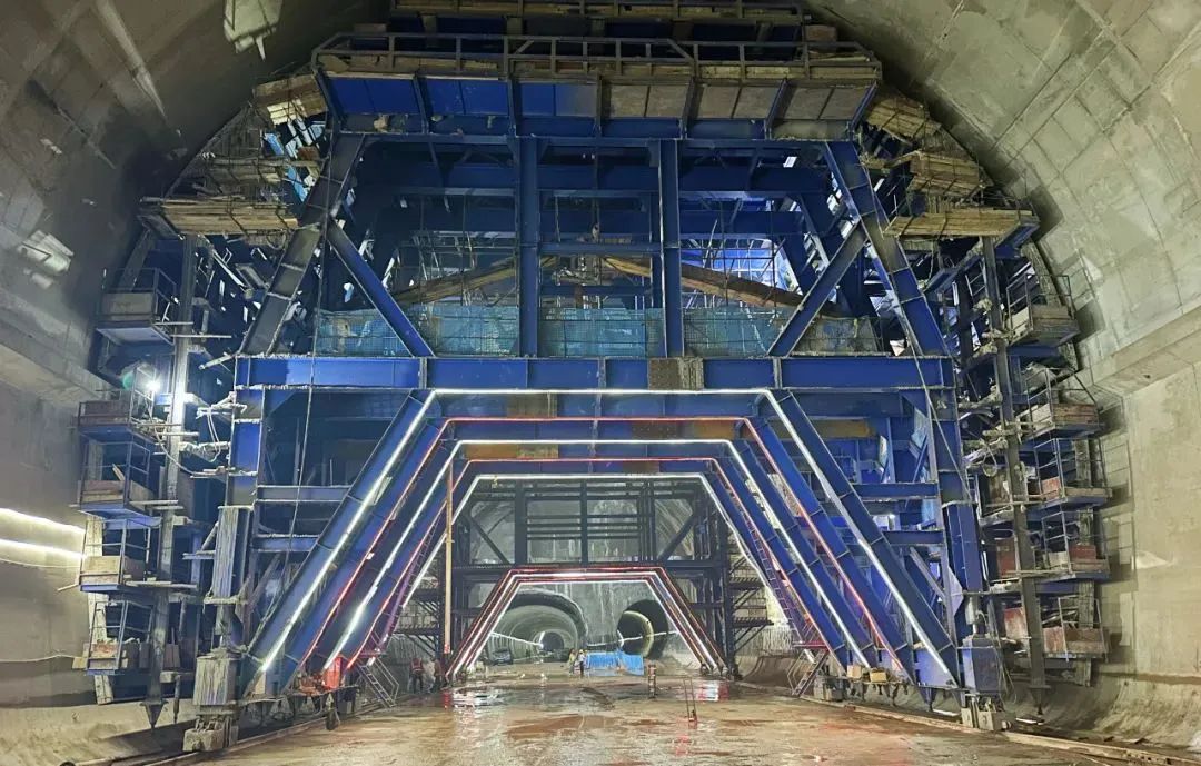 重庆地铁24号线建设现场