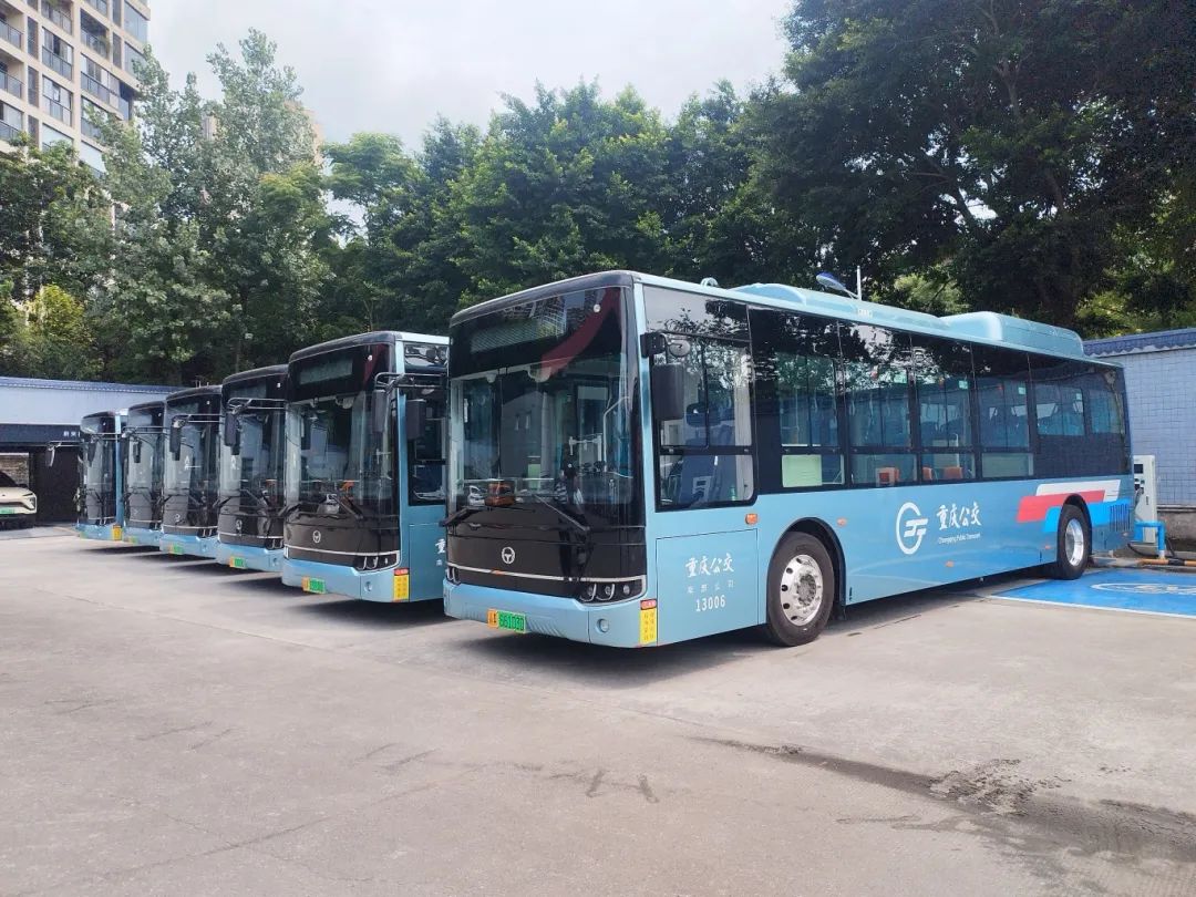 重庆新上的一批新能源公交车