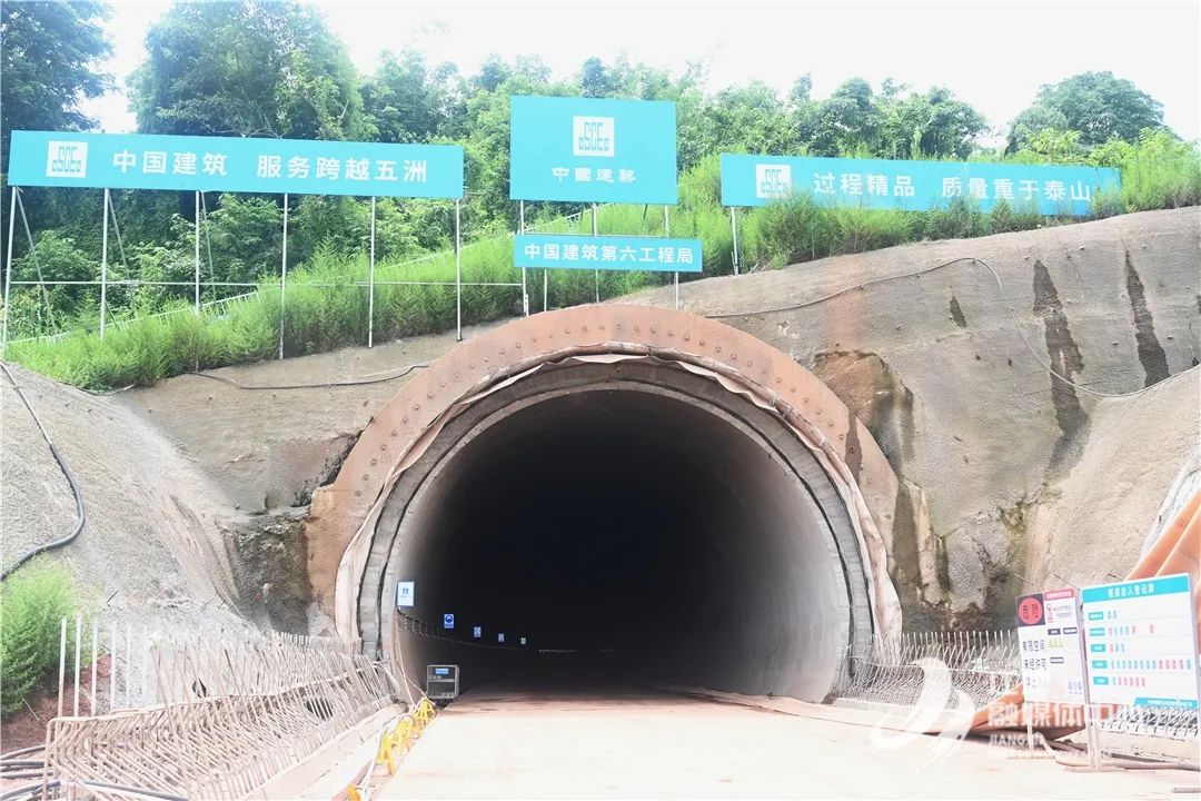 重庆江跳线过江段建设现场