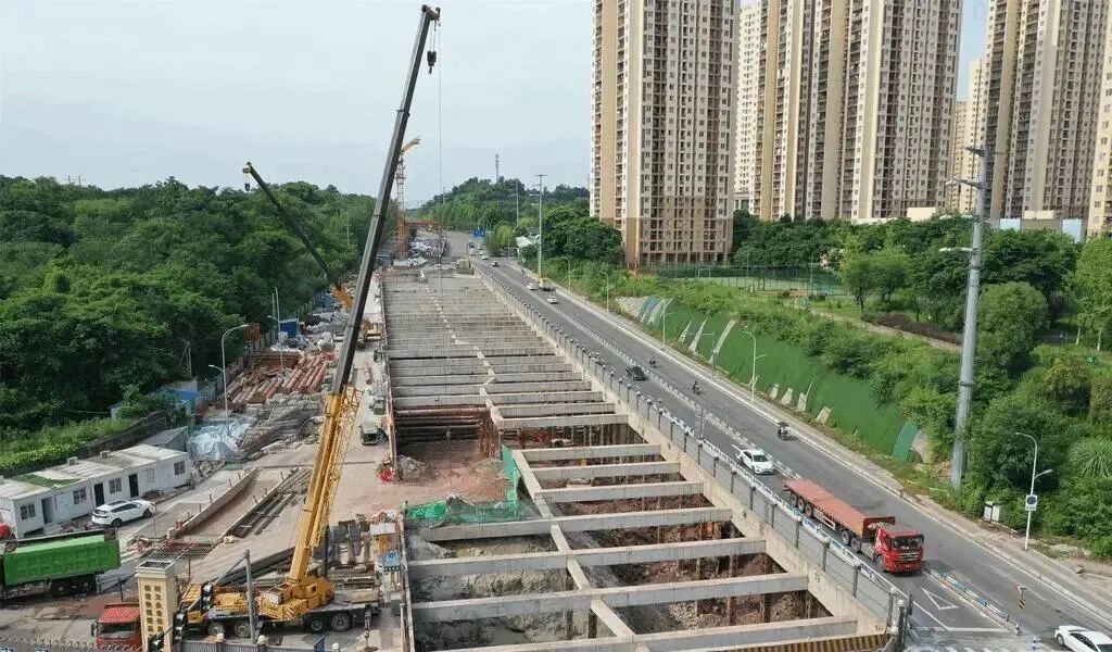 重庆地铁15号线二期建设现场