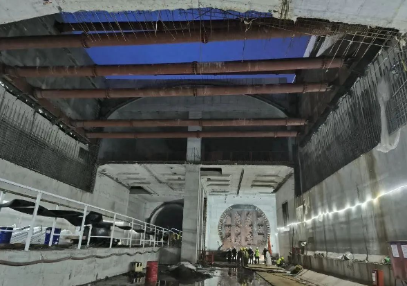 重庆地铁15号线二期建设现场