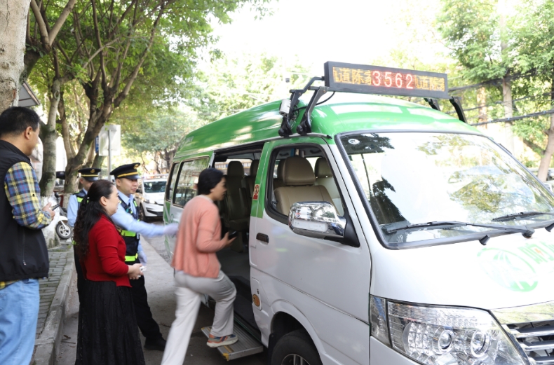 重庆首条响应公交车3562路