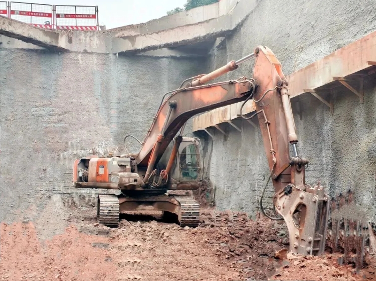 重庆地铁24号线一期建设现场