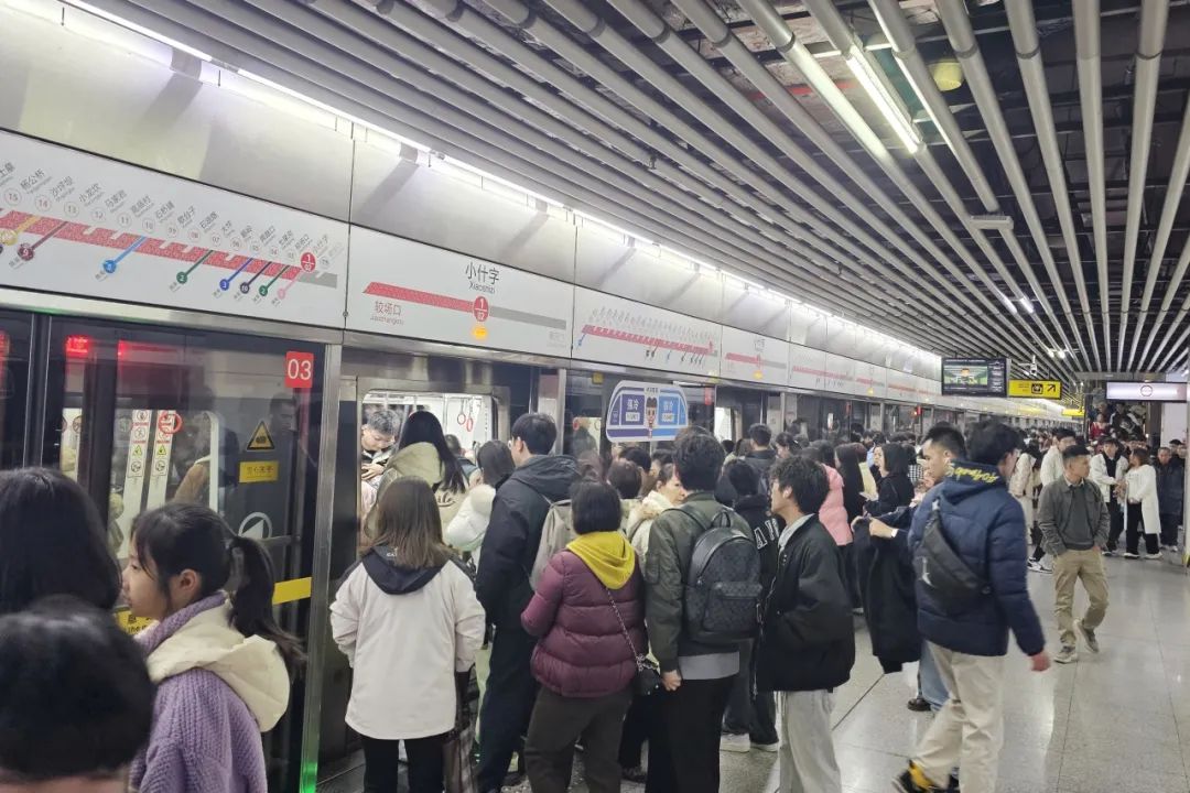 重庆地铁1号线站内