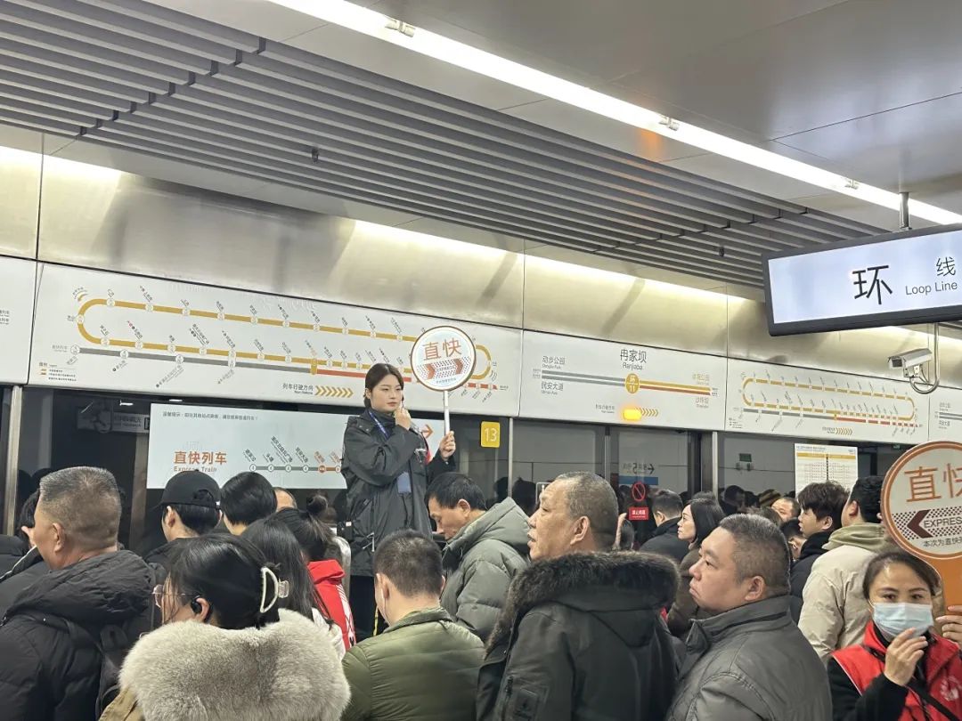 重庆地铁环线站内