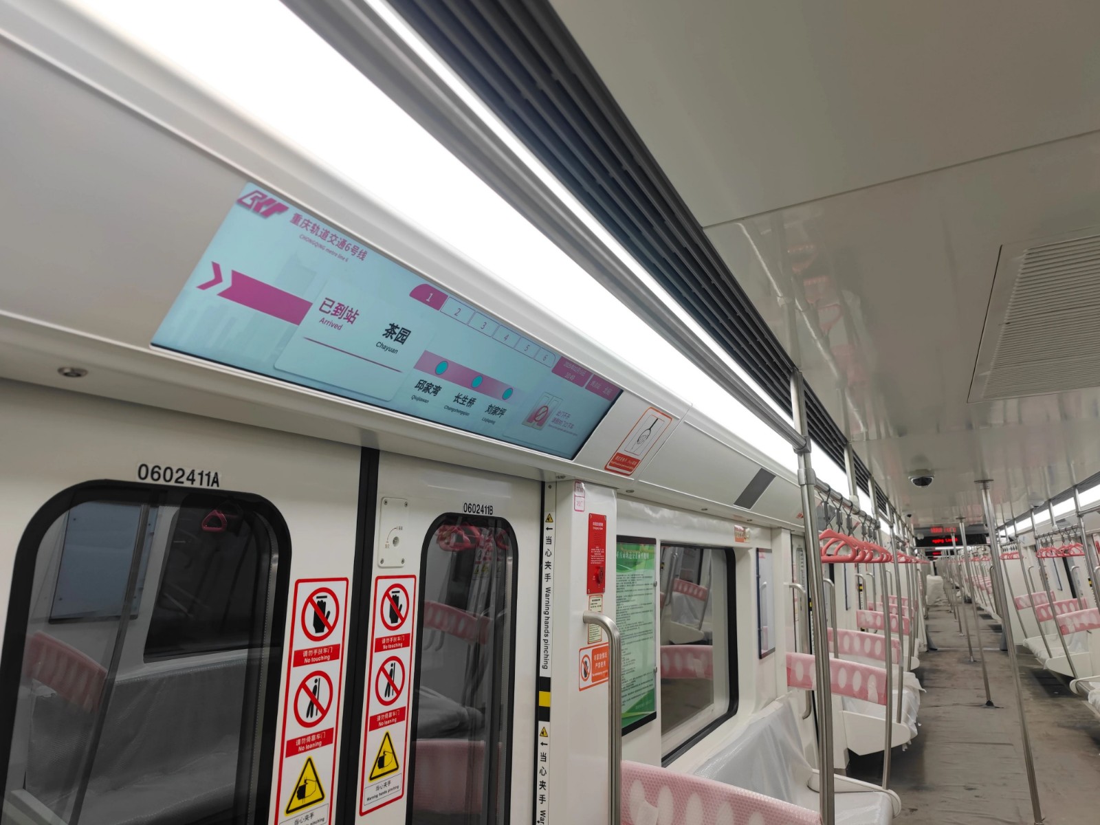 重庆地铁6号线东站段车内摄影