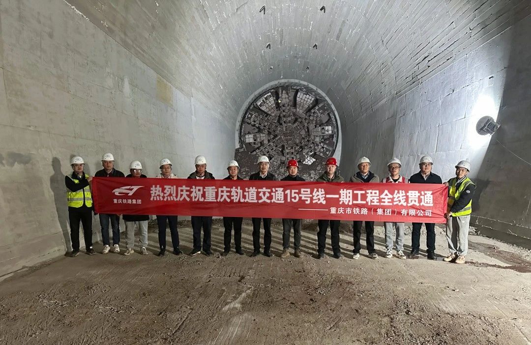 重庆轻轨广告