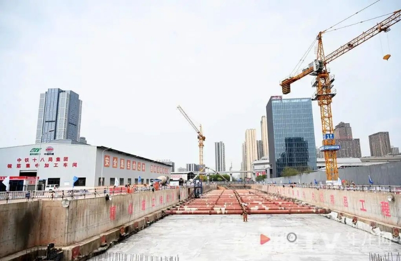 重庆地铁7号线微电园站施工现场