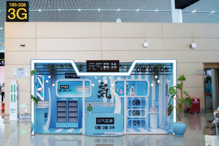 重庆机场创意美陈广告投放案例图