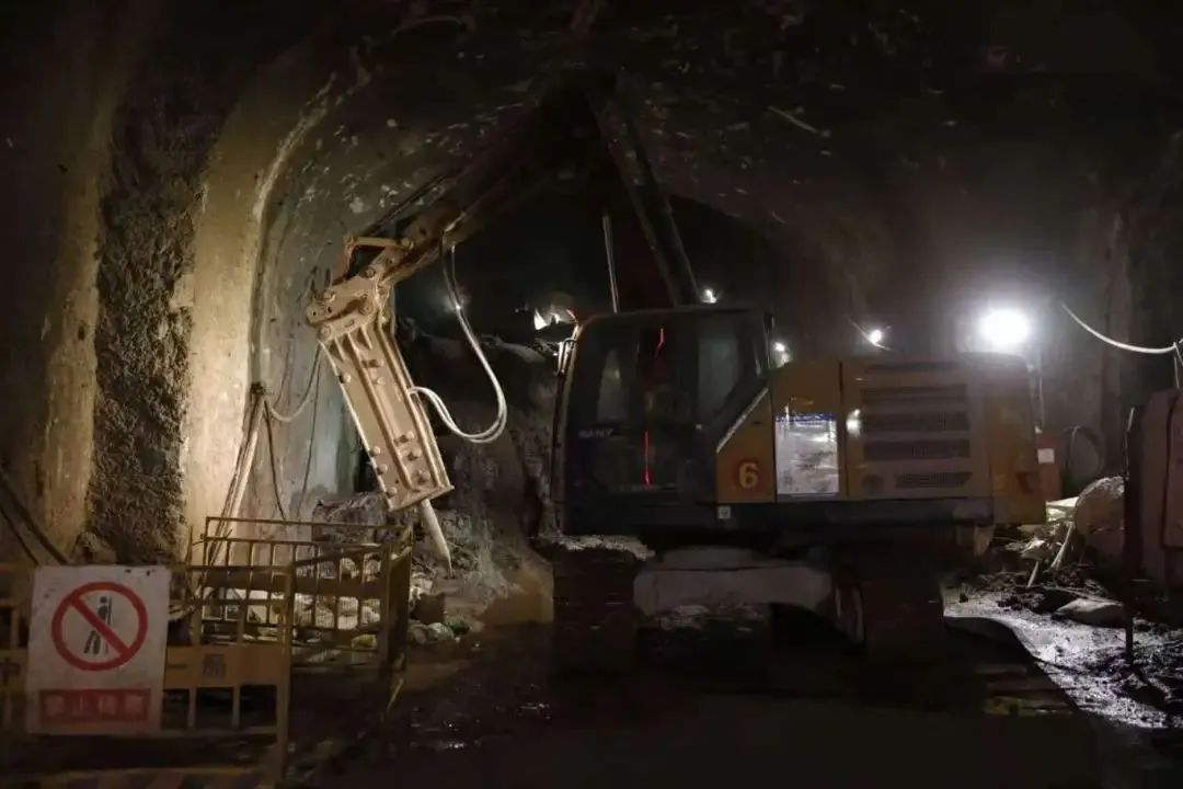 重庆地铁27号线建设现场