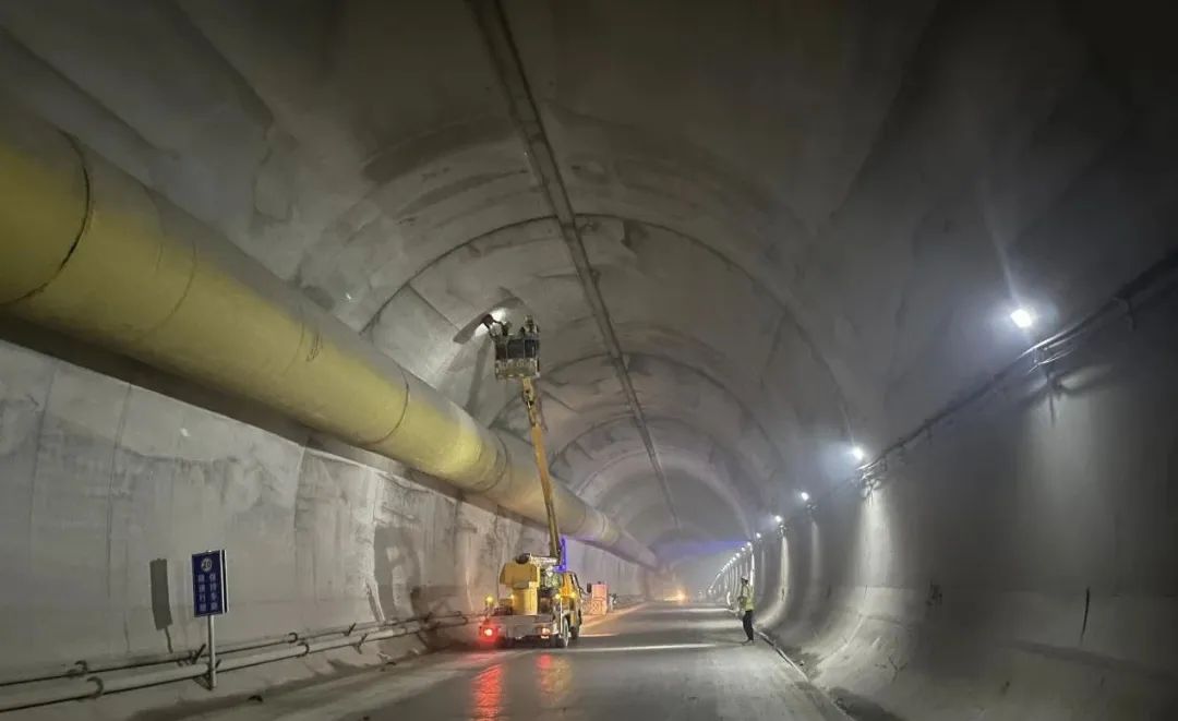 重庆地铁15号线二期项目建设现场