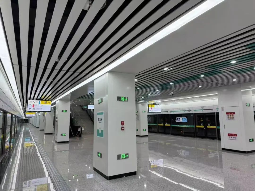 重庆地铁18号线歇台子站