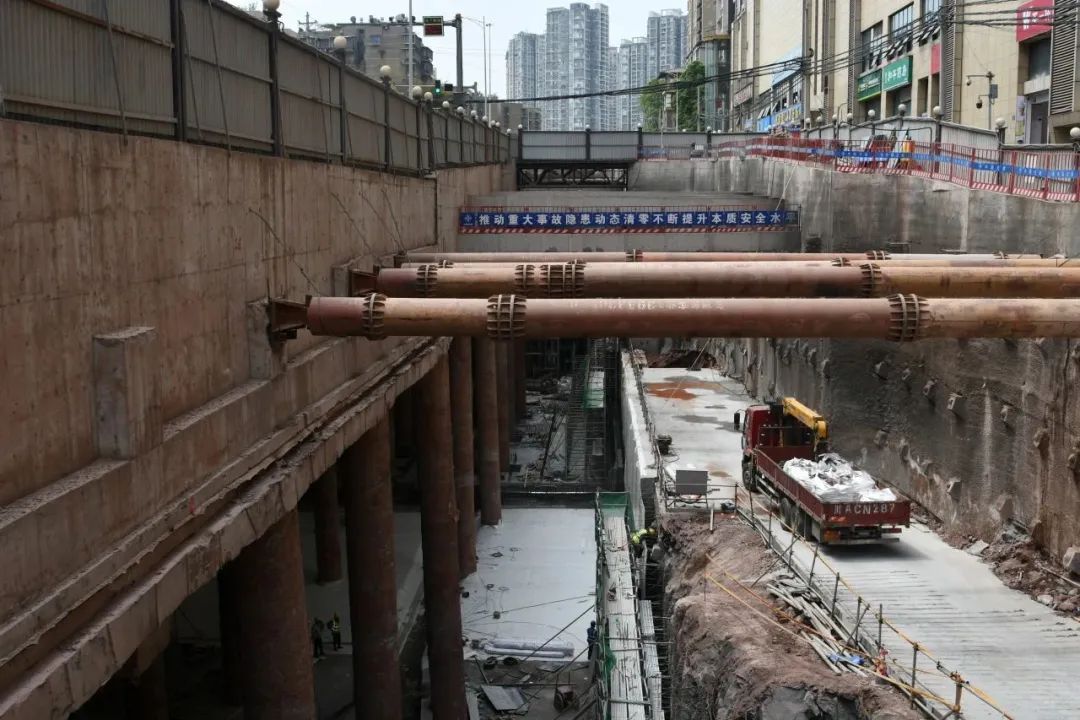 重庆地铁18号线北延伸段建设现场