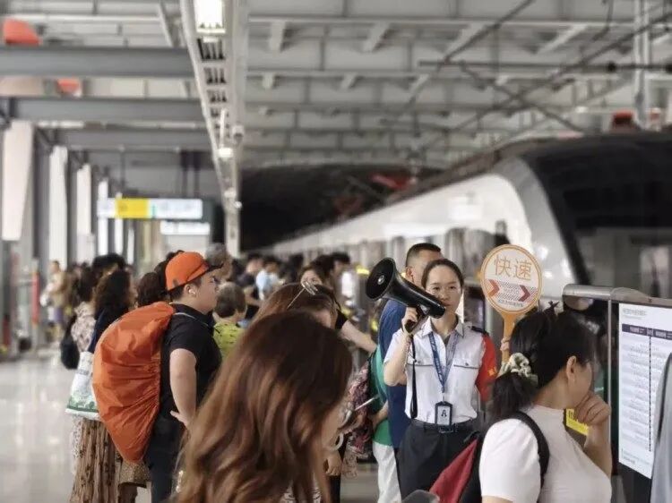 重庆地铁10号线快速车发车时间有调整